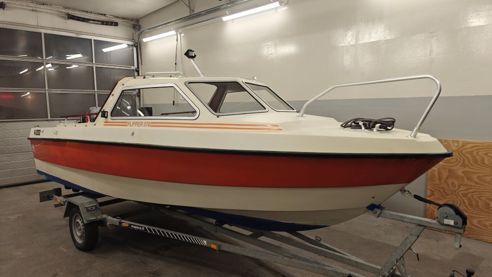 Flipper 570 Tohatsu 90 2-tahti P35651