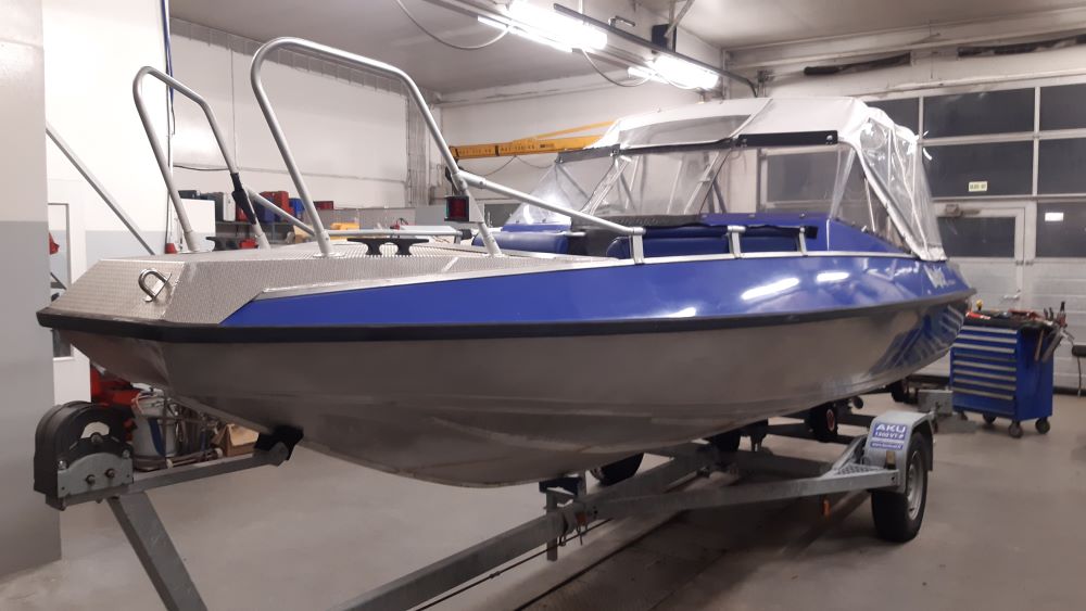 K&Auml;YTETTY BUSTER XXL REK: O-9275 + YAMAHA F100AET -2003 