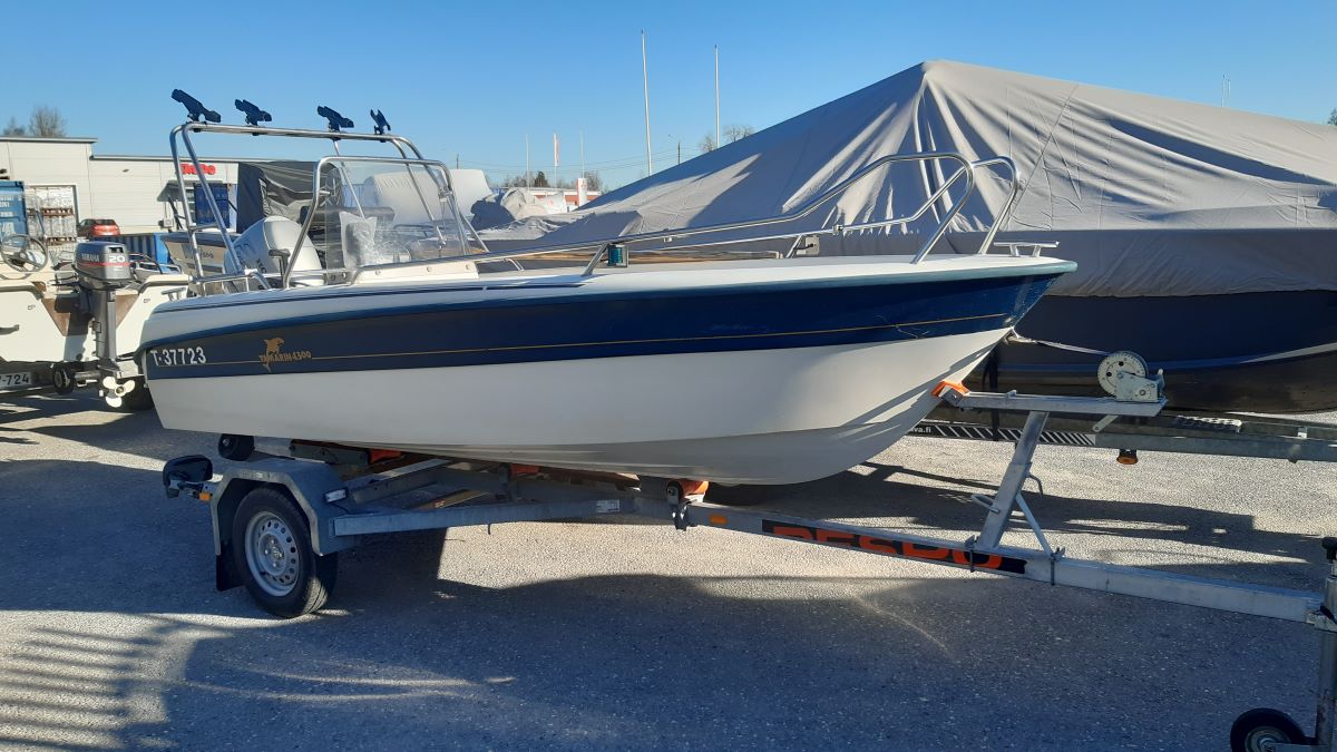 K&Auml;YTETTY YAMARIN 4300 + HONDA BF45 JA RESPO 750 TRAILERI